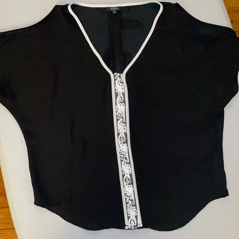 Black shoulder-leas dress top